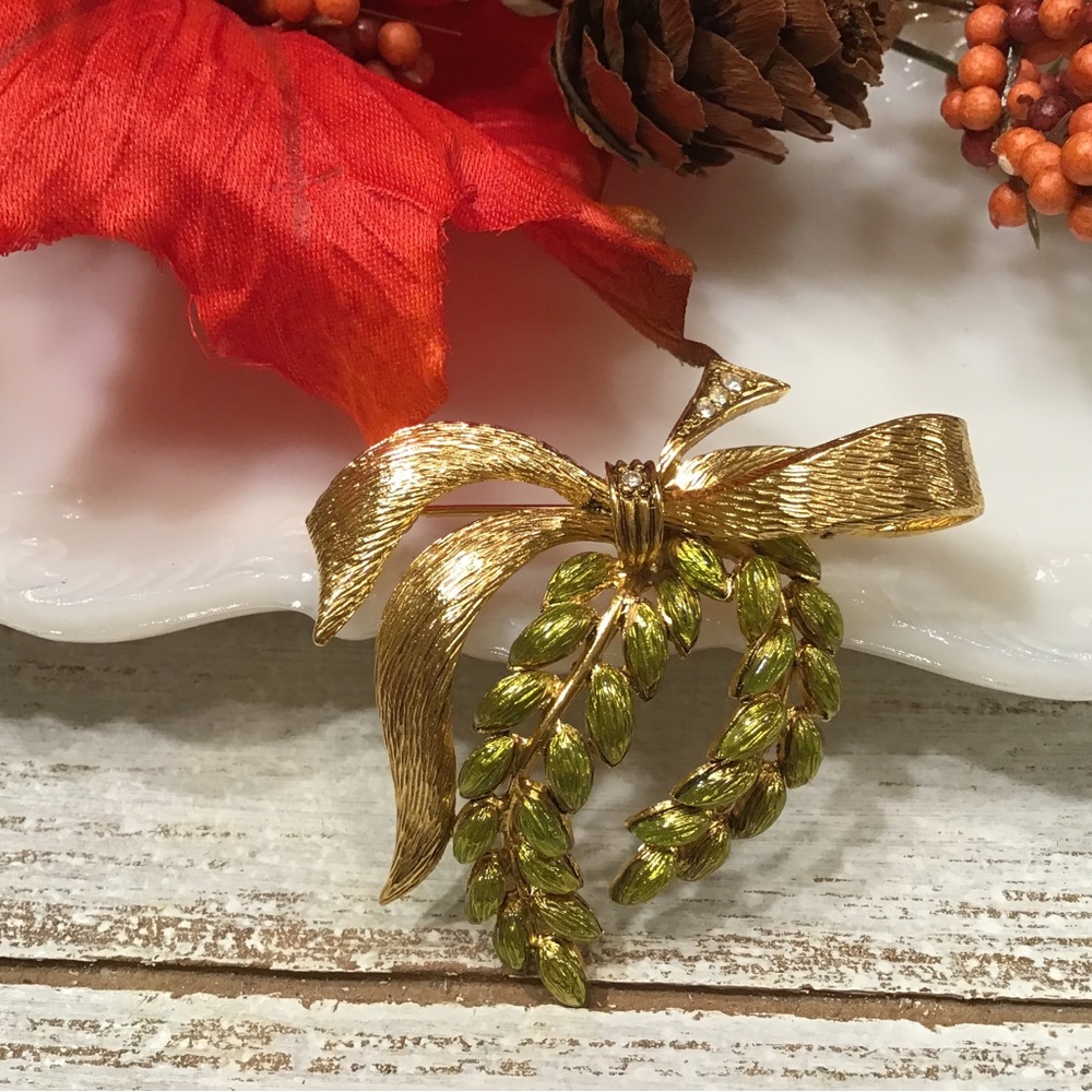 Joan Rivers Brooch - Picture 2 of 4